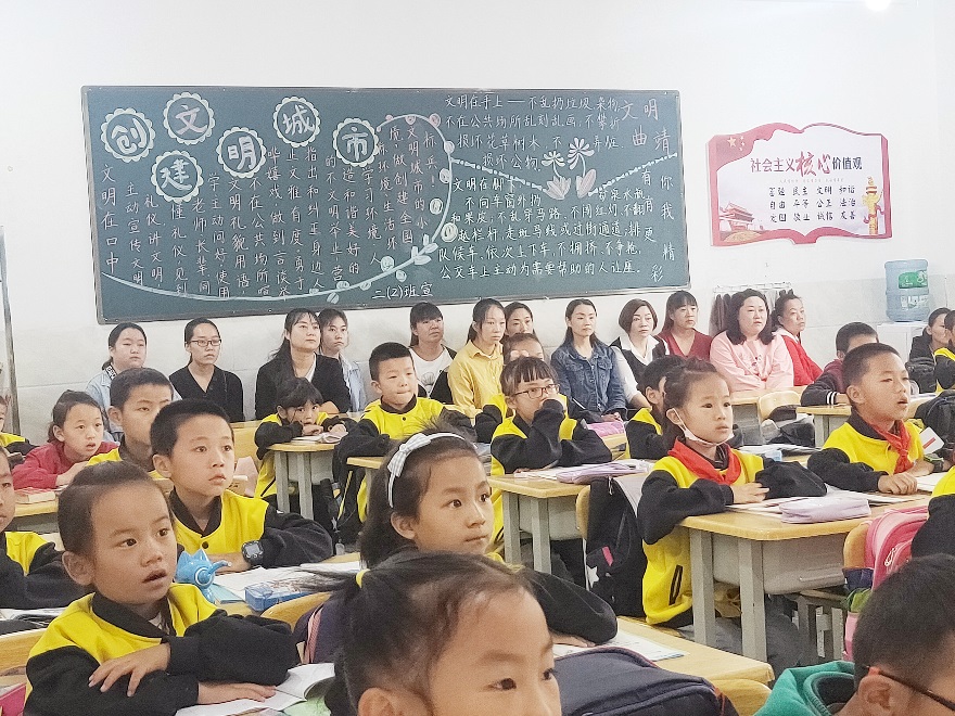 【北岸简讯2020年第35期：厉害了，word校！家长簇拥走进教室 (2)】图2