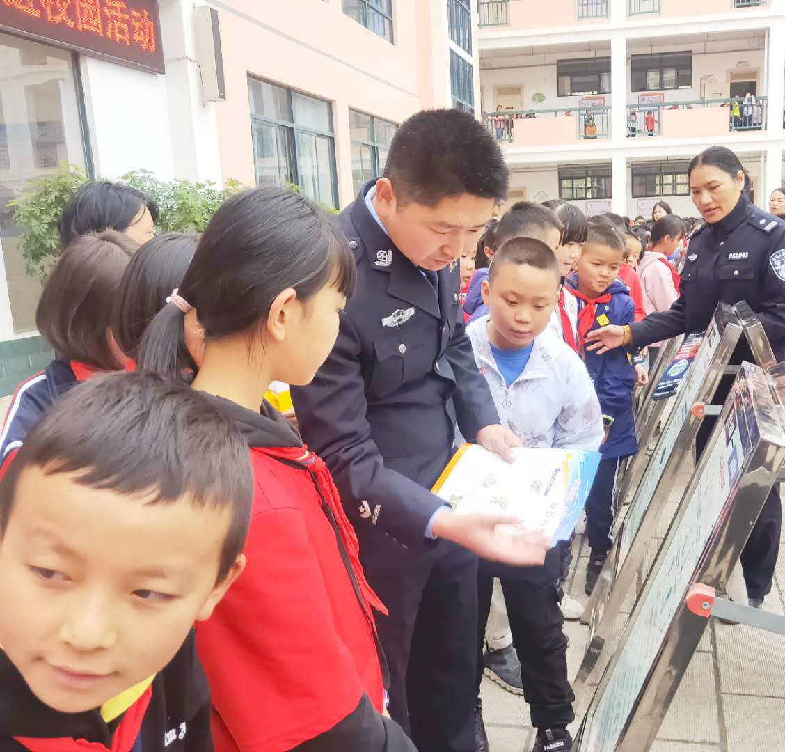 【北岸简讯2020年第39期：北岸小学、太和派出所联合举行防拐、反恐、禁毒知识宣传活动】图4