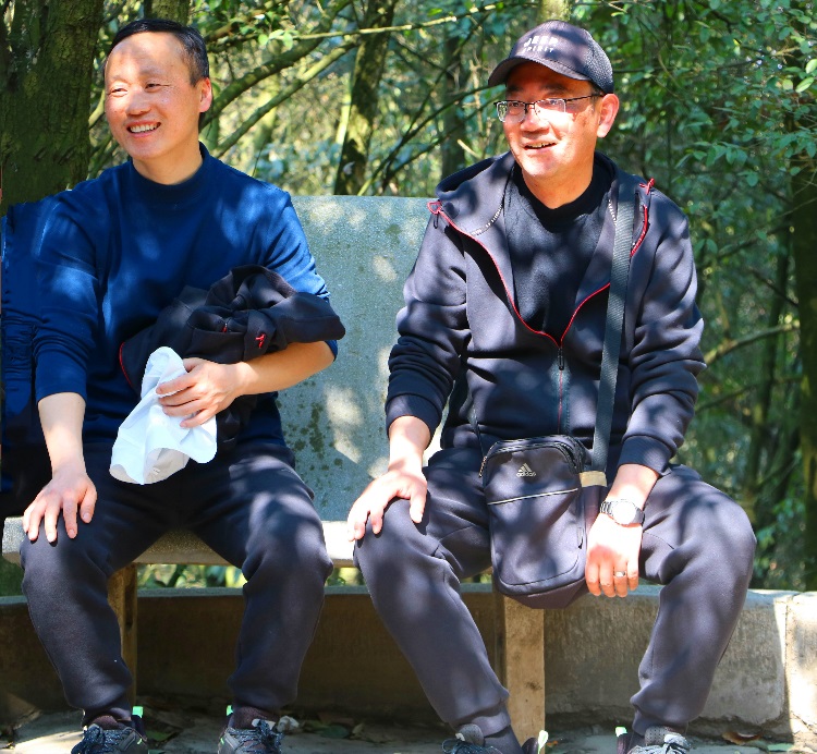 【北岸简讯2021年第3期：北岸小学组织教职工登山庆“三八”】图3