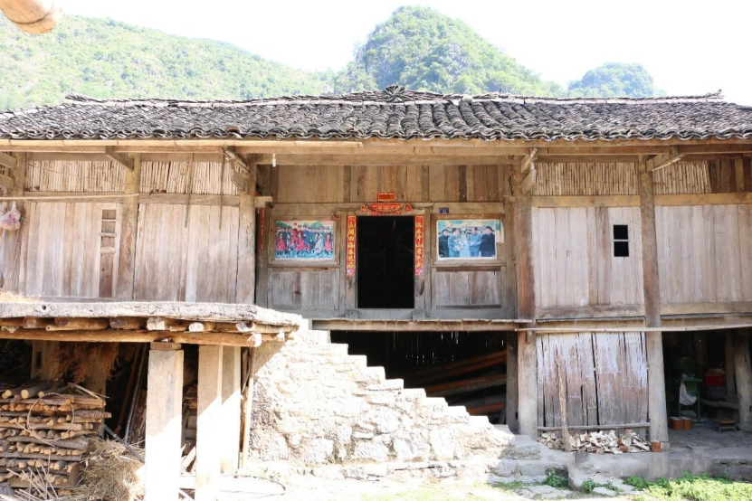 云上水乡·千年布依：腊者村传统民居建筑群的四重密码