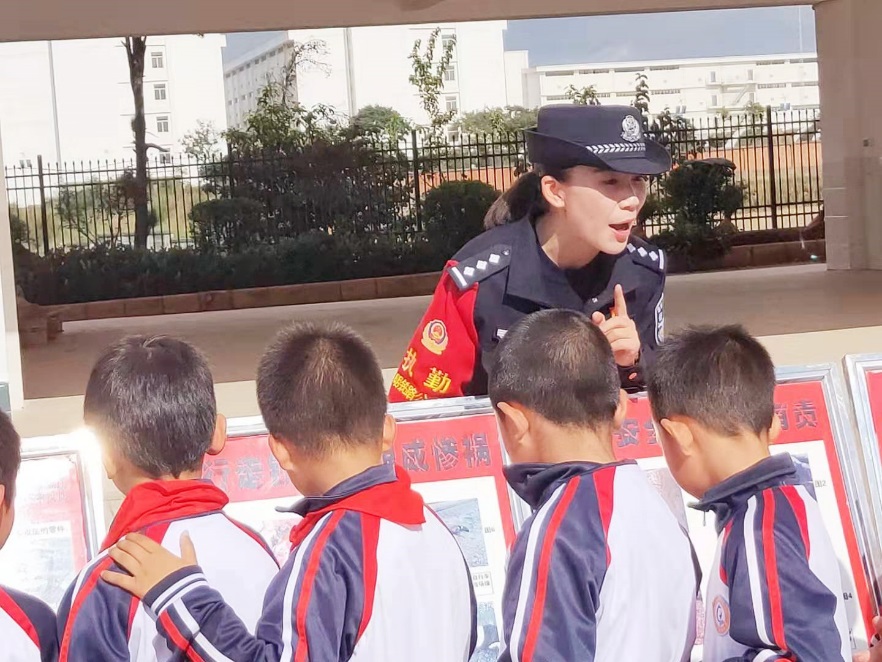 【麒麟区爱路护路进校园宣传活动在北岸小学举行】图3